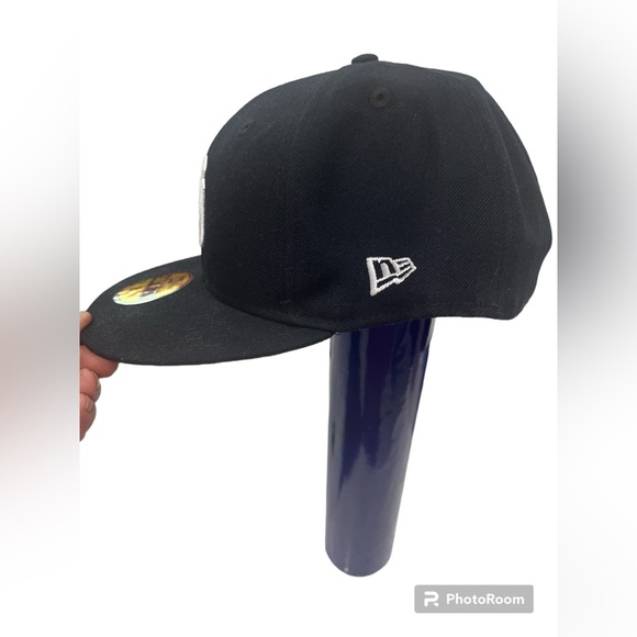 New NY Yankees hat size 8 3/8 - Picture 2 of 6